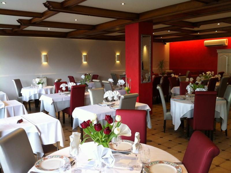 Hotel-Restaurant "Les Rochers" La Balme-de-Sillingy Ngoại thất bức ảnh